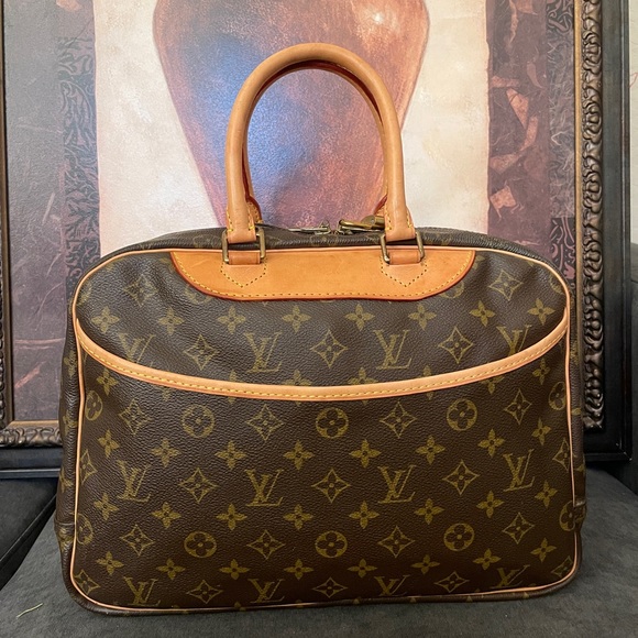 Louis Vuitton Handbags - Authentic Louis Vuitton hand bag